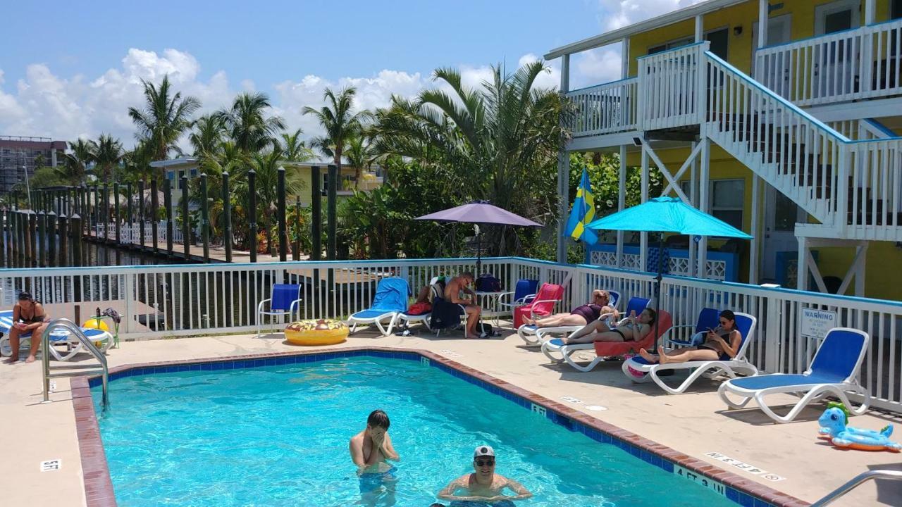 The Holiday Court Villas And Suites Форт-Маєрс-Біч Екстер'єр фото
